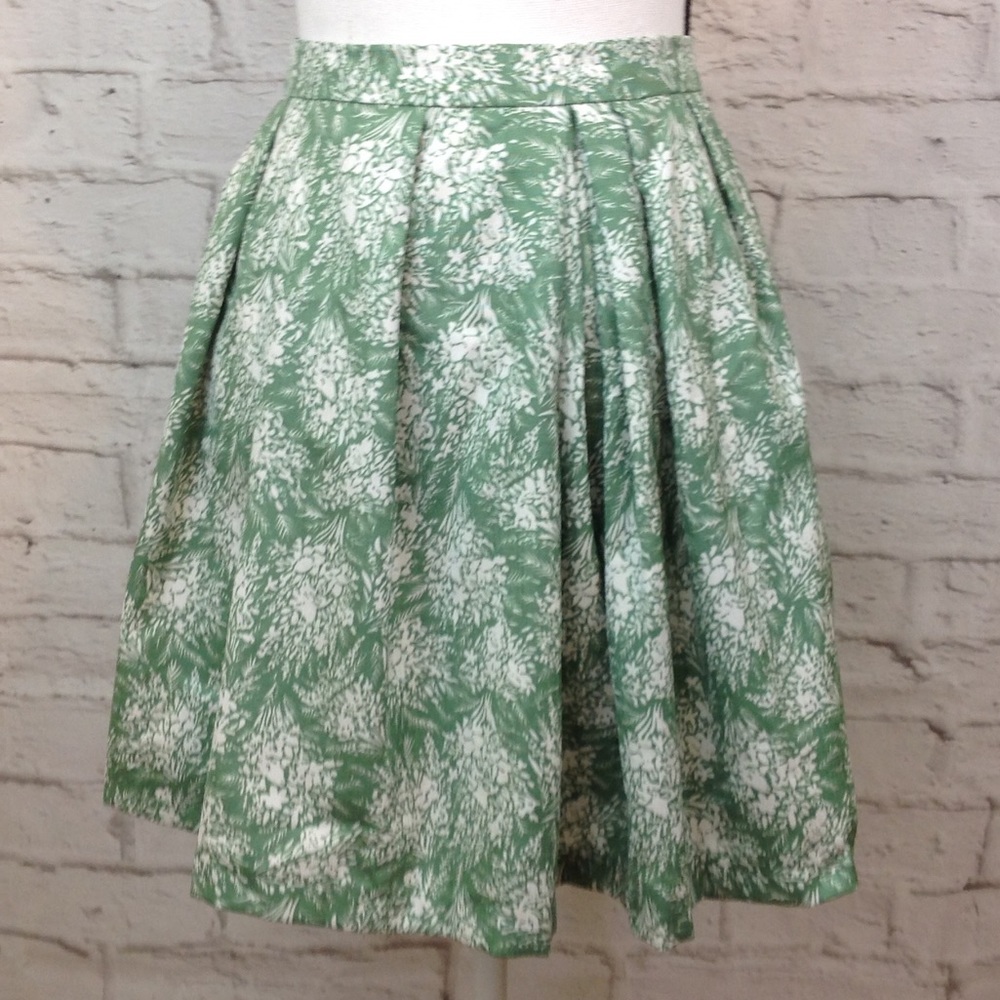 🍁 Skies are Blue Green and White Skirt Size M